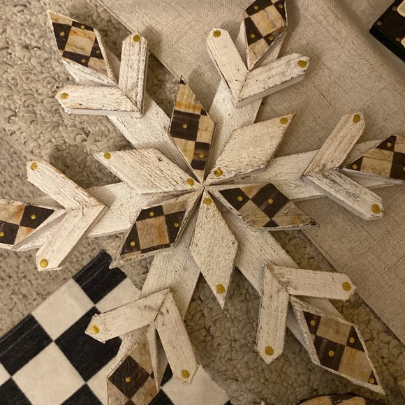 13”x13” UNIQUE ❄️🎁SNOWFLAKE— WOODEN PAINTED, DECOPAGED & SEALED MCK lovers SALE - Picture 6 of 7